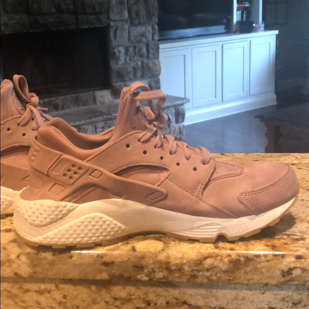 Nike huaraches, Women’s size 9.5